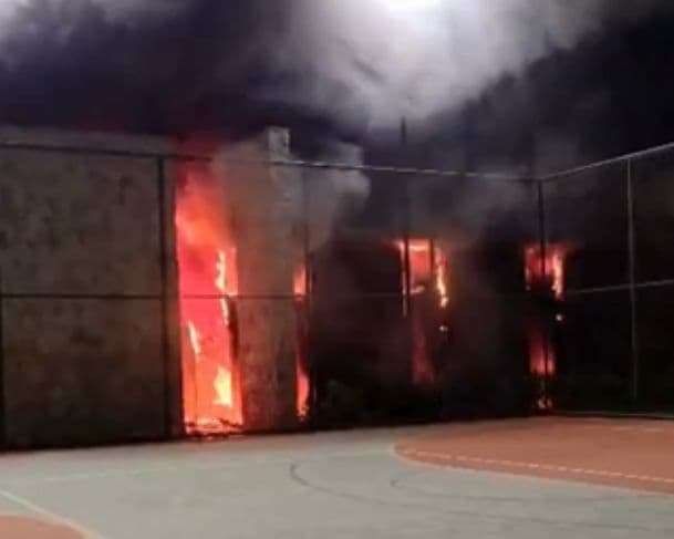 Vídeo: Churrasqueira explode e provoca incêndio em condomínio