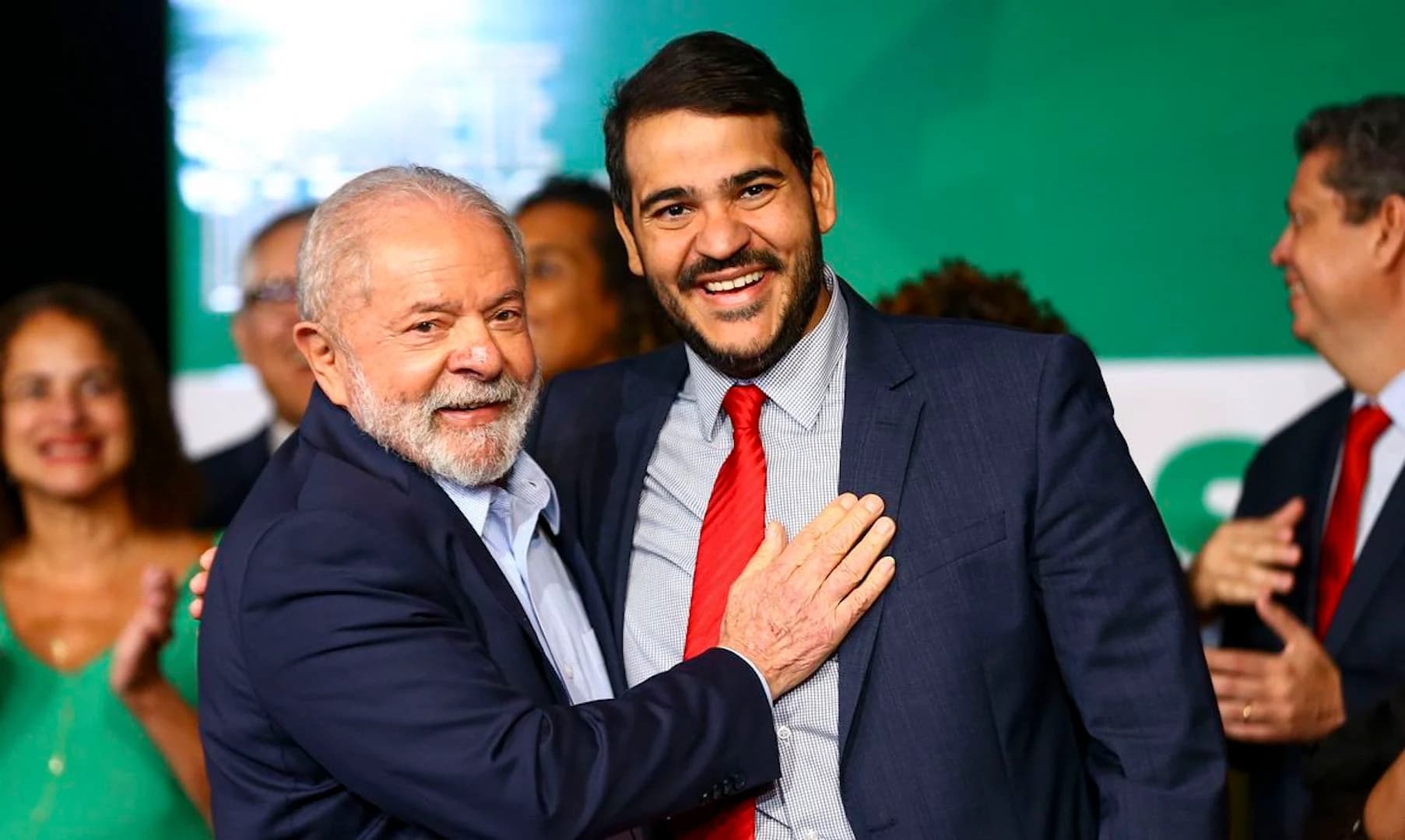 Lula indica oficialmente Jorge Messias para vaga de Barroso no STF