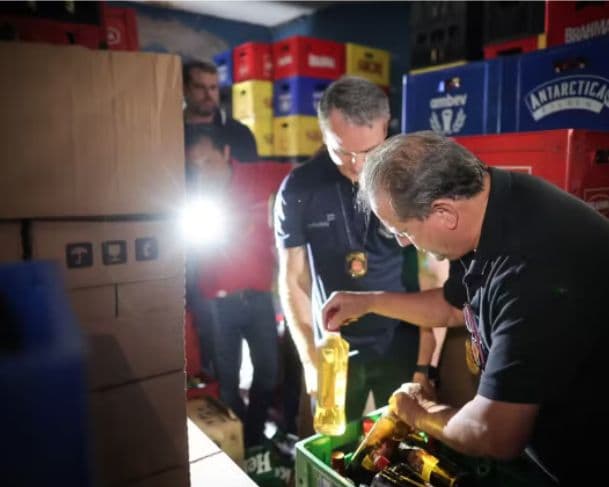 Polícia investiga se bebidas não foram contaminadas com metanol após processo de lavagem