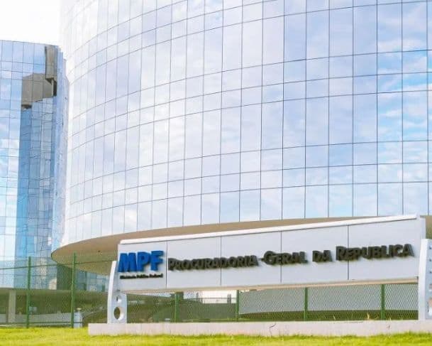 PGR apresenta parecer contra exercício de mandato parlamentar a distância
