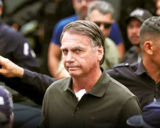 Bolsonaro apresenta recurso ao STF e pede redução de pena