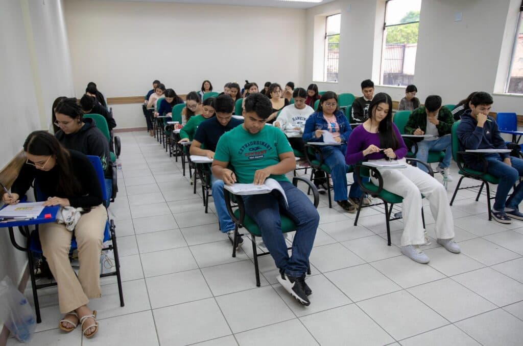 UEA inicia aplicação das provas do SIS e Vestibular 2025, em todo o Amazonas, neste domingo (26/10)