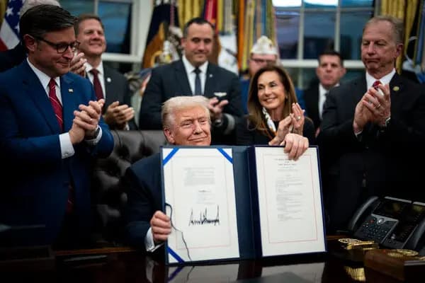 Trump sanciona projeto que acaba com ‘shutdown’, a mais longa paralisação do governo americano na História