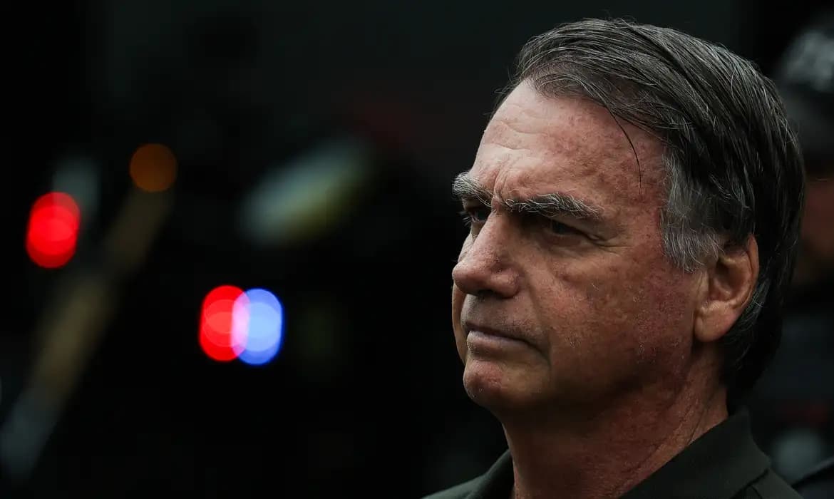 Bolsonaro vai para sala especial da PF, modelo usado por ex-presidentes como Lula e Temer