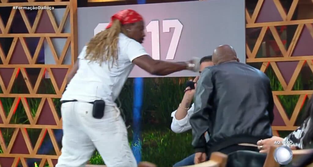 “A Fazenda”: Creo é expulso do programa após dar soco em Fabiano, veja a cena