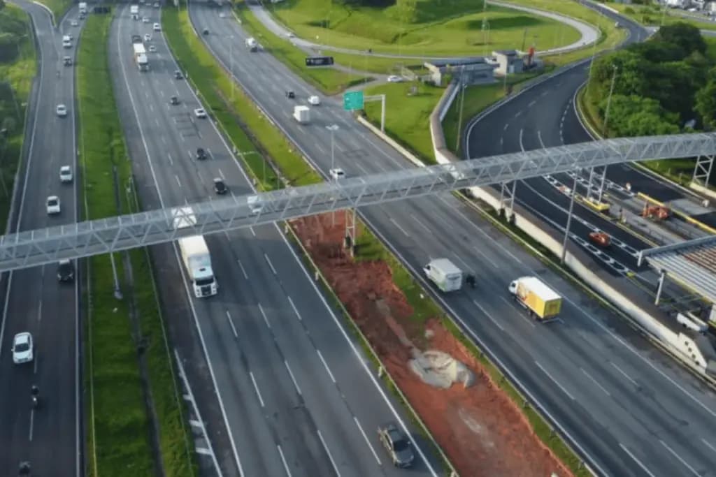 Homem é arremessado de viaduto no Rodoanel