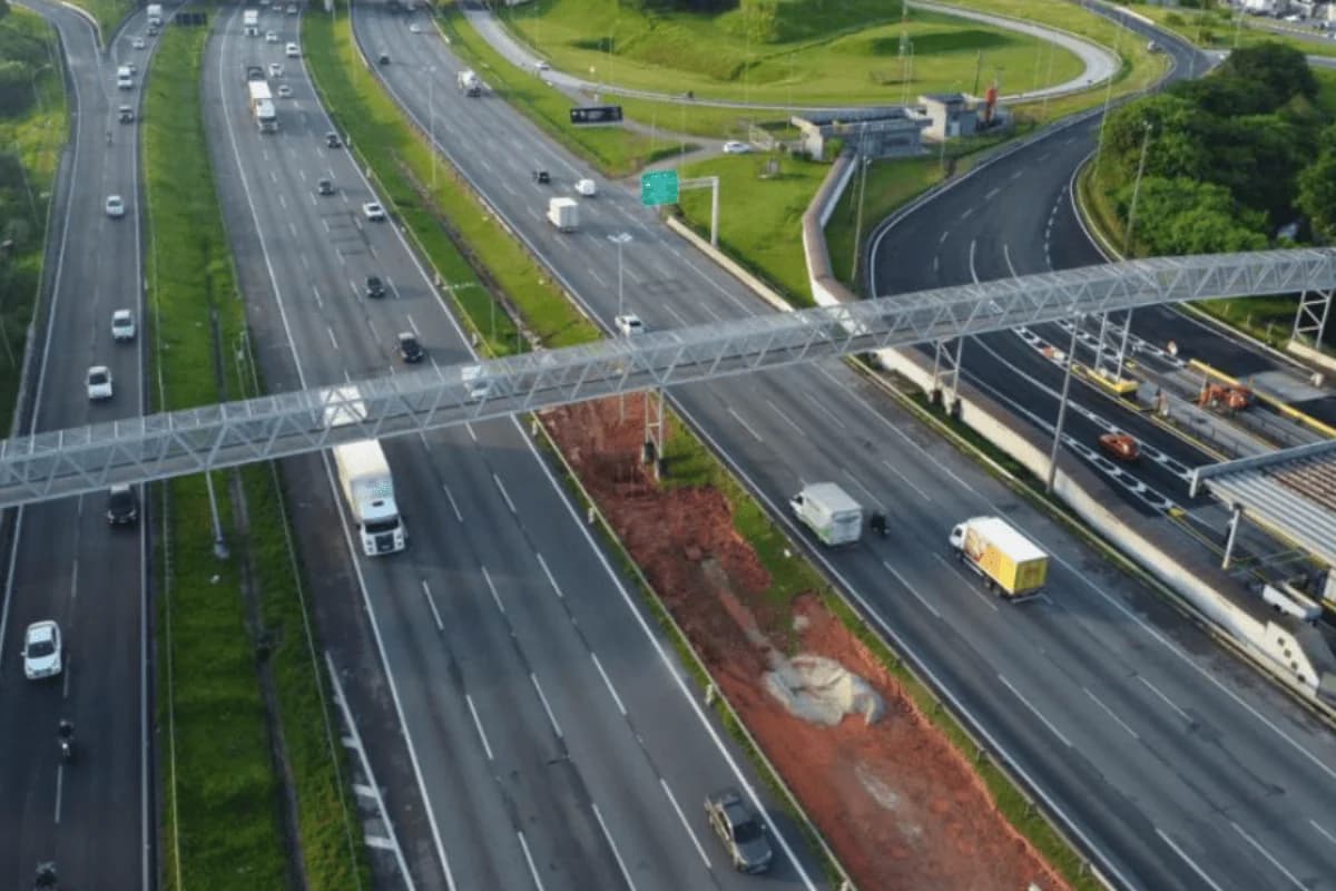 Homem morre atropelado após ser jogado de viaduto no Rodoanel