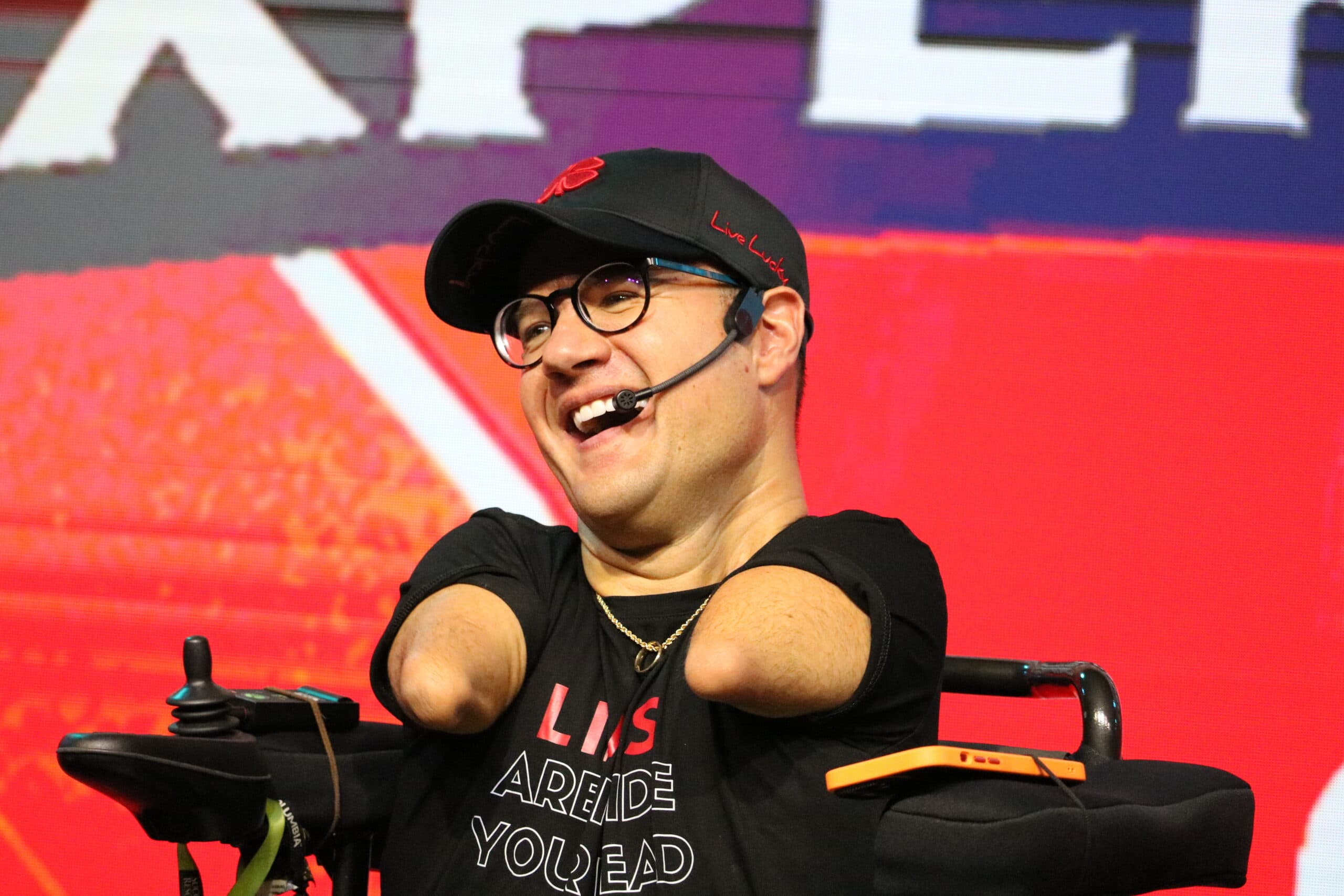 Marcos Rossi leva sua história de superação ao palco do Amazon IA Summit 2025 em Manaus