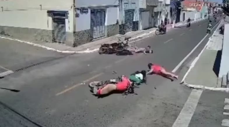 Colisão envolvendo três motocicletas deixa quatro feridos no Ceará