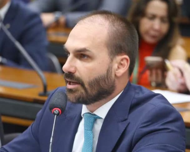 Nome de Eduardo Bolsonaro vai parar na Dívida Ativa da União por deve mais de R$ 13 mil por faltas na Câmara