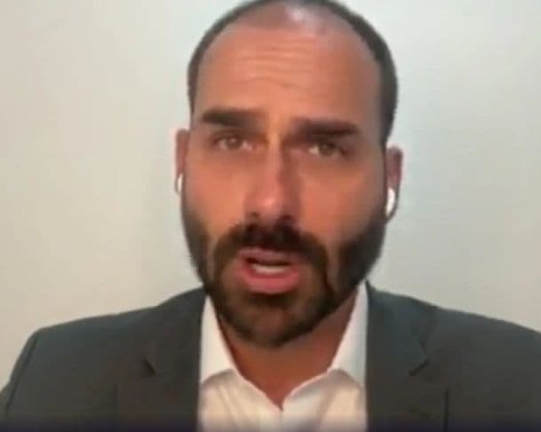 Eduardo Bolsonaro diz que negociações comerciais entre Brasil e EUA não serão afetadas com prisão do pai, mas aponta desgaste na imagem do STF