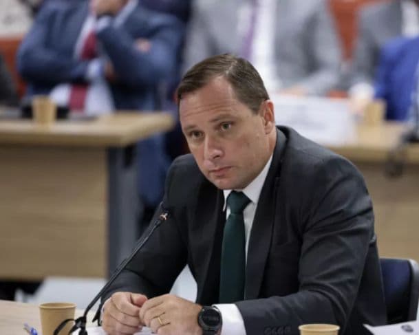 Mauro Cid tem tornozeleira eletrônica retirada nesta segunda-feira (03)