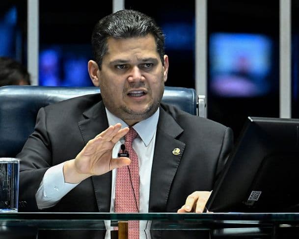 Presidente do Senado afirma que rito para analisar indicação de Messias ao STF vai ocorrer &#8220;no momento oportuno&#8221;