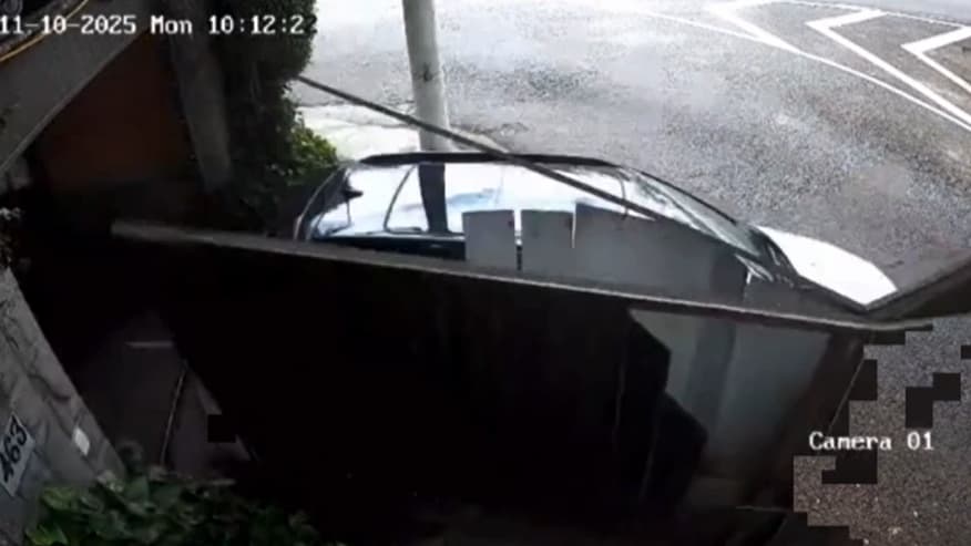 VÍDEO: Mulher tenta fugir de motel sem pagar, arrebenta portão e é presa em flagrante