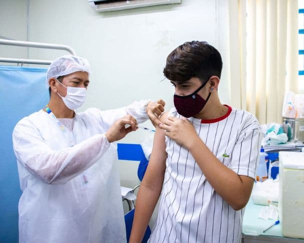 Adolescentes terão até o final de dezembro para se vacinar contra o HPV em Manaus; saiba locais de vacinação