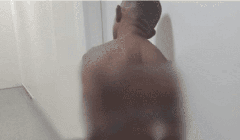 Idoso é preso suspeito de mostrar pênis para adolescente na Ponta Negra em Manaus