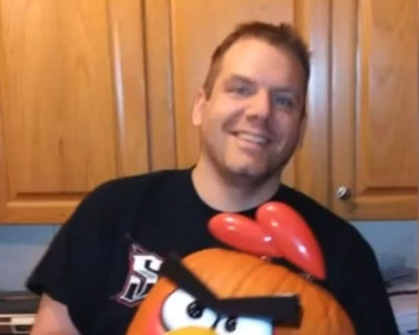 Homem de 41 anos morre após ficar um mês sem evacuar; intestino acumulava 9kg de fezes