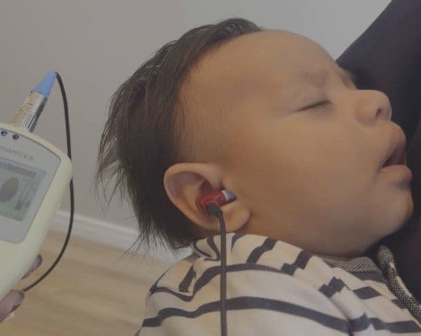 Diagnóstico precoce da perda auditiva em crianças é chave para fala e aprendizagem; alerta especialista