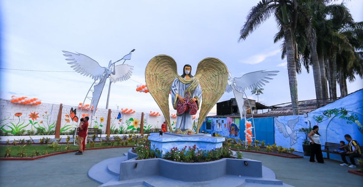 Praça homenageia vítimas da Covid-19 e profissionais da saúde em Manaus