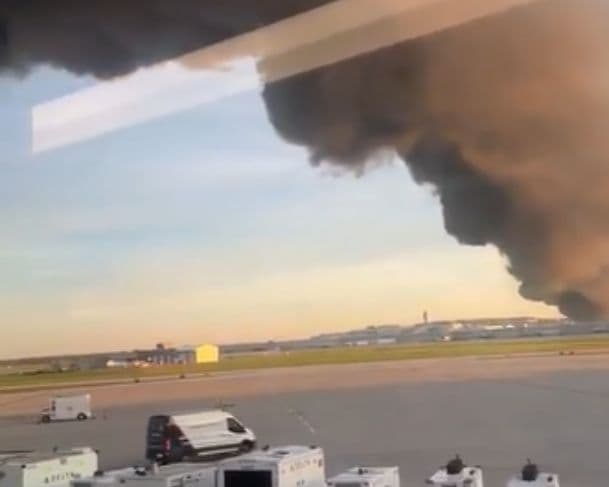 VÍDEO: Avião de grande porte cai durante decolagem em Kentucky