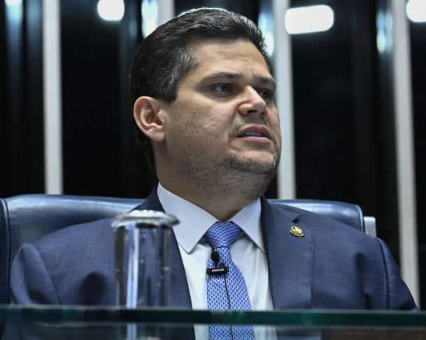 Alcolumbre afirma que lei da insenção de IR será votada ainda nesta quarta-feira (5)