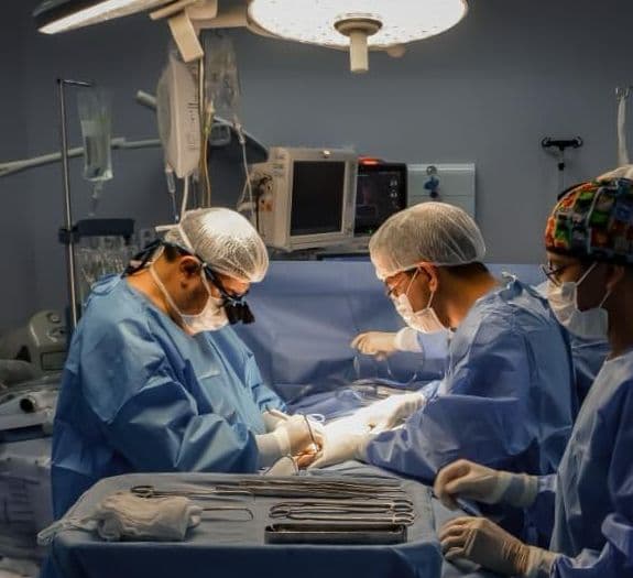 Hospital Delphina Aziz faz cinco transplantes renais em menos de 24 horas