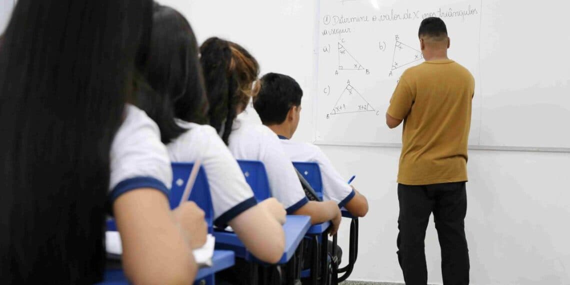 AM abre mais de 280 mil vagas para novos alunos em 2026; veja datas e como garantir matrícula
