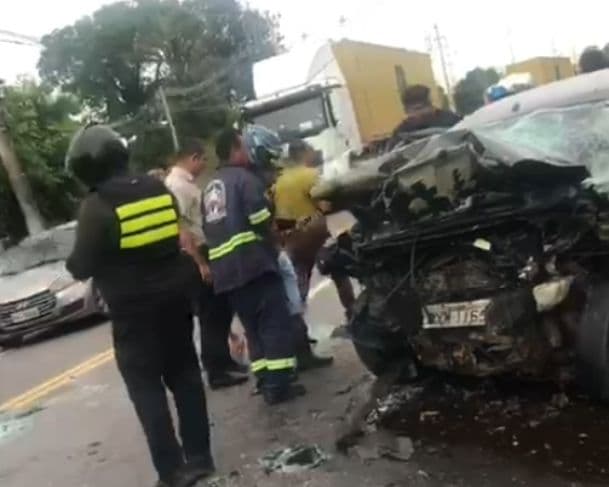 Imagens fortes: grave acidente deixa feridos no Distrito Industrial 2; uma vítima foi confirmada