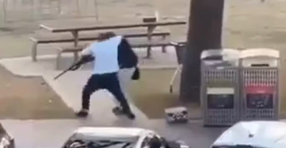 VÍDEO: Veja momento em que homem desarma atirador em atentado na Austrália