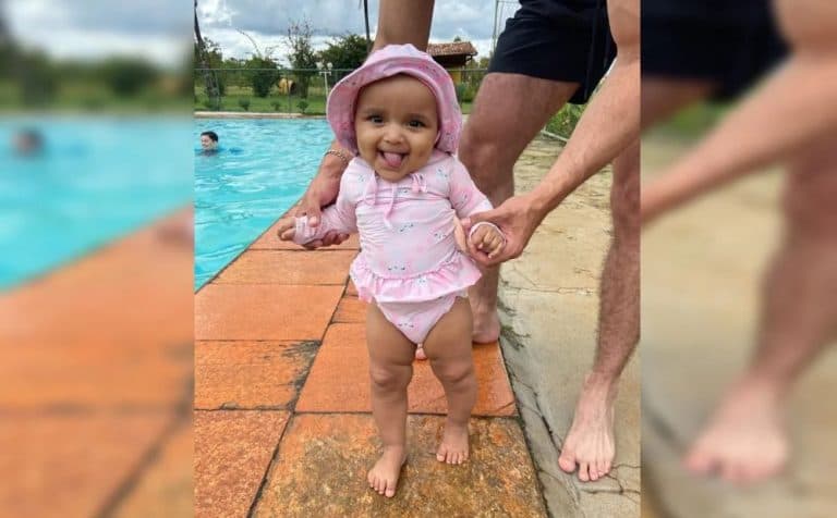 Bebê de 1 ano morre enforcada com cinto na casa de cuidadora
