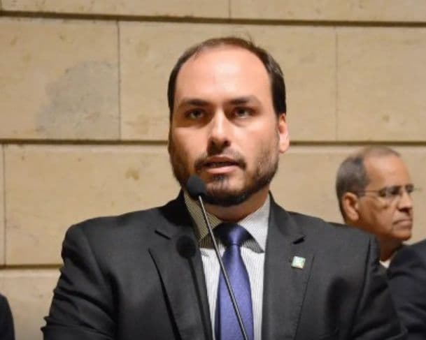 Moraes nega pedido de Carlos Bolsonaro para visitar o pai no dia de seu aniversário