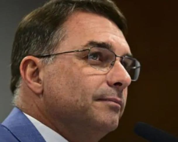 “Para o que der e vier”: Flávio diz que Tarcísio apoia escolha de Bolsonaro