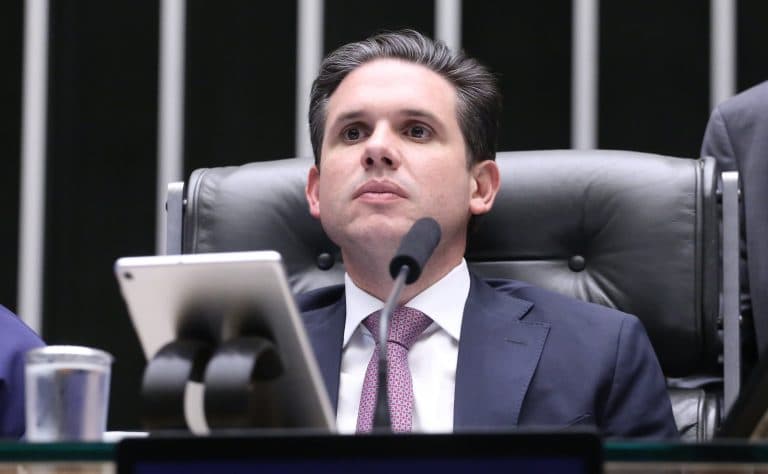 Câmara aprova corte de incentivos fiscais e Hugo Motta diz que país avança na justiça tributária