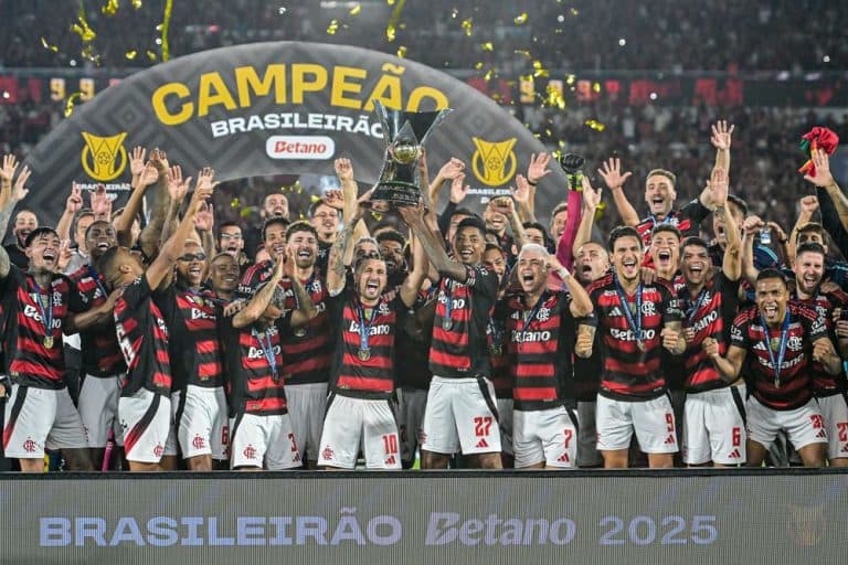 Retrospectiva do futebol brasileiro: Flamengo domina temporada e Corinthians volta ao topo