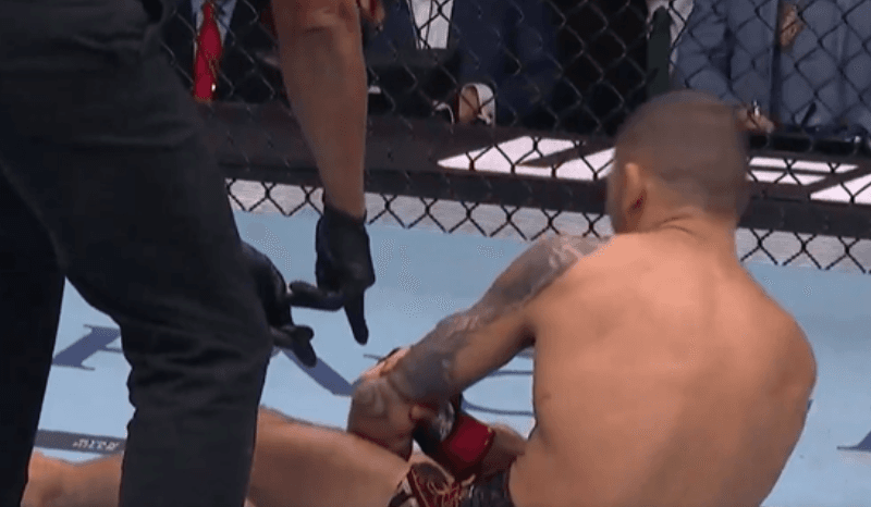 Lesão no início da luta faz Pantoja perder cinturão no UFC 323