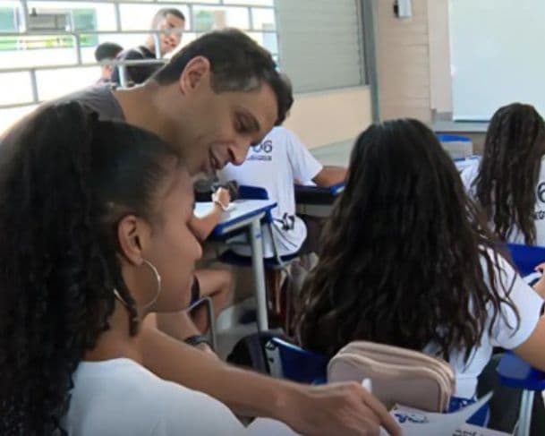 Nova regra permite que professores da rede pública acumulem cargo público; entenda