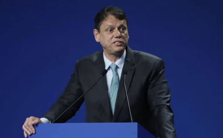 Tarcísio defende fim da polarização em evento com Lula em São Paulo