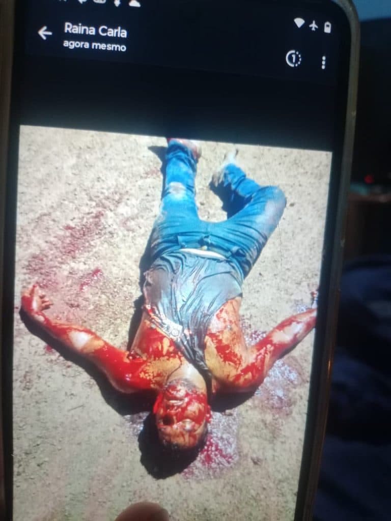 IMAGEM FORTE: Briga em bar termina com homem morto com 20 facadas no Amazonas