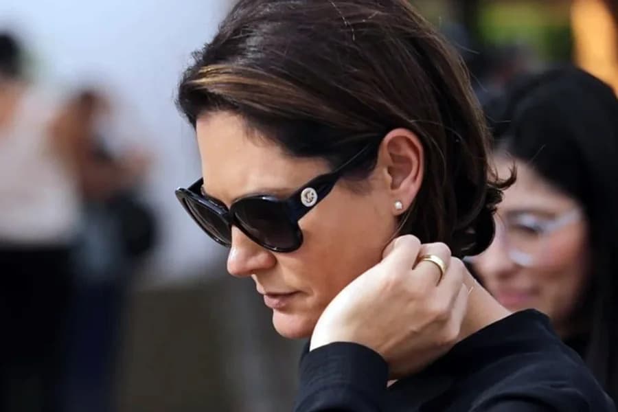 Michelle se pronuncia após 1ª noite de Bolsonaro na Papudinha: “Lugar do meu marido é em casa”