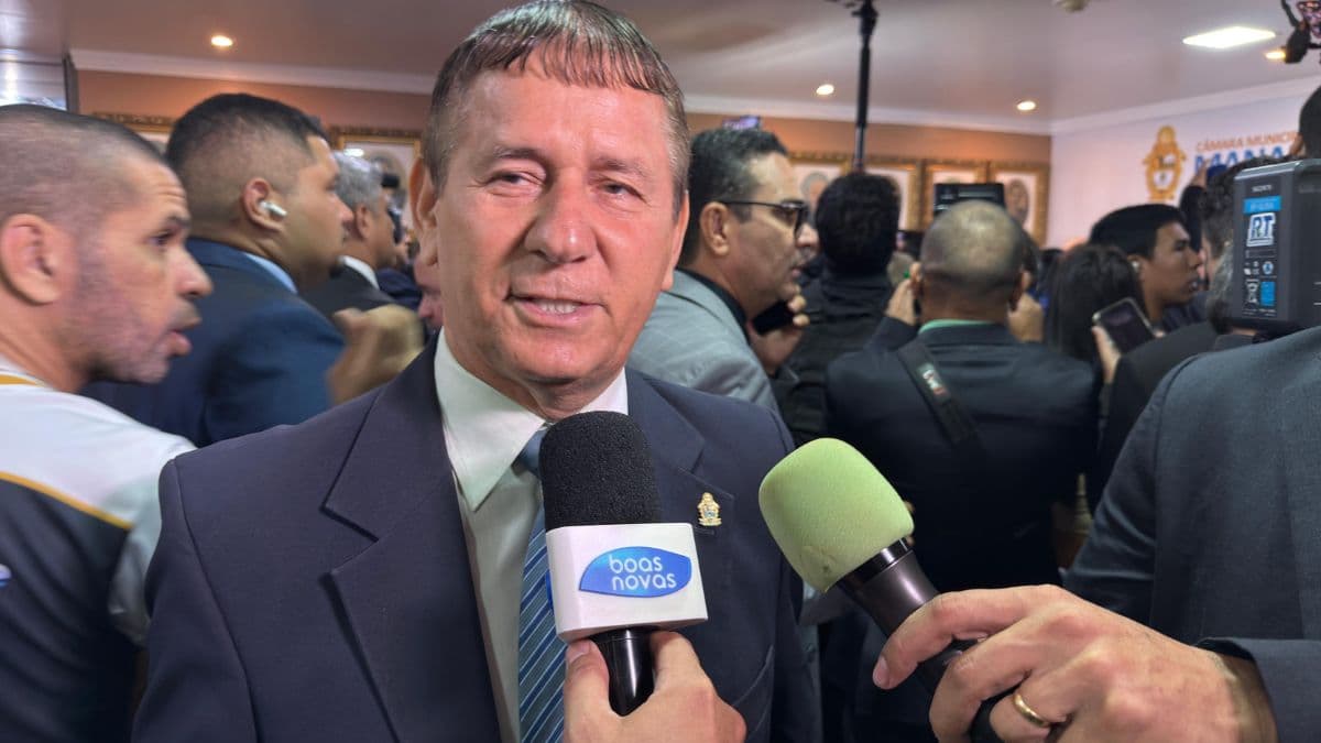 Roberto Sabino rebate oposição e diz que gestão David Almeida é “obra de Deus”