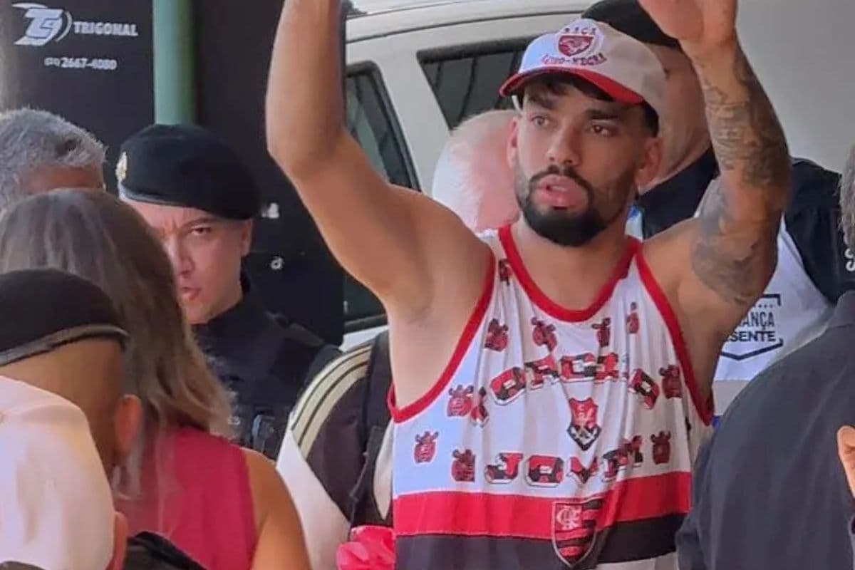 Contratação histórica: Lucas Paquetá chega ao Rio para fechar com o Flamengo