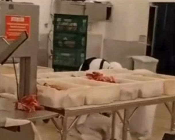 Vídeo: clientes registram briga entre açougueiros dentro de super mercado de Manaus