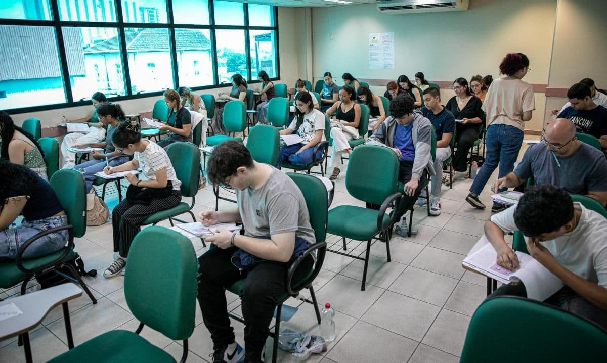 UEA oferta 306 vagas para o pré-vestibular AprovENS 2026