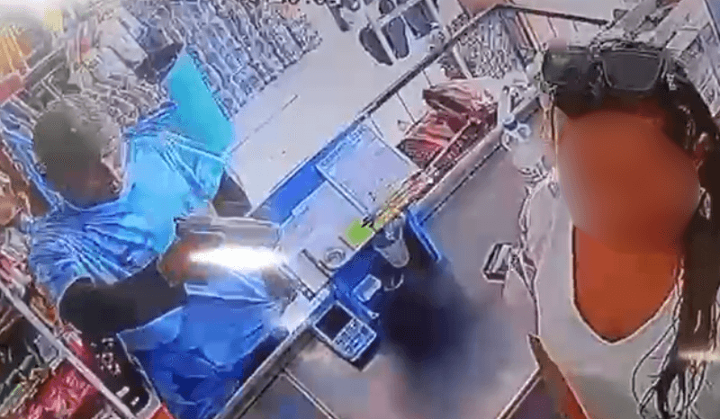 Dupla armada faz arrastão em lojas de Tabatinga e é procurada pela polícia