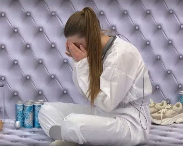 Elisa aperta botão vermelho do Quarto Branco e desiste do BBB 26