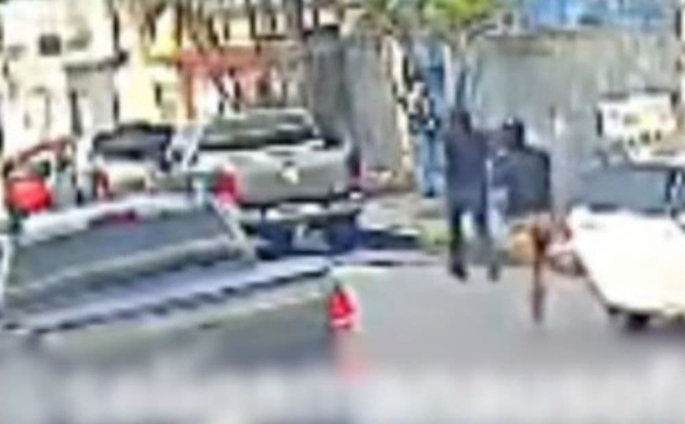 Criminosos invadem casa, fazem família refém e roubam dinheiro e pertences no bairro Flores