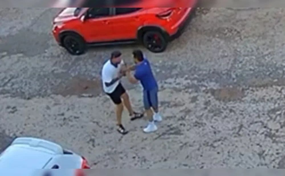 Homem é esfaqueado, perseguido e morto em academia; suspeito é preso por policial