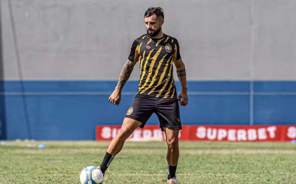 Amazonas FC anuncia retorno do volante Jorge Jiménez após duas temporadas
