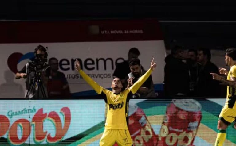 Mirassol vira sobre o Vasco e estreia com vitória no Brasileirão