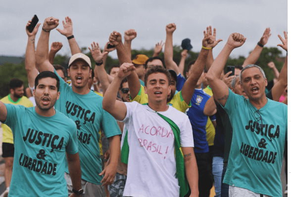 Débora Menezes e Alberto Neto se juntam à “caminhada pela liberdade” de Nikolas Ferreira
